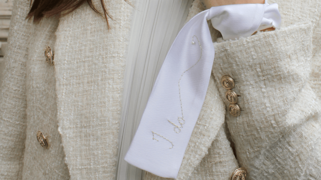 A silk ribbon with the mention I do